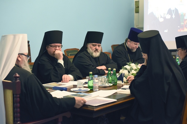 Первое заседание архиерейского совета Санкт-Петербургской митрополии состоялось 20 декабря в епархиальном управлении.