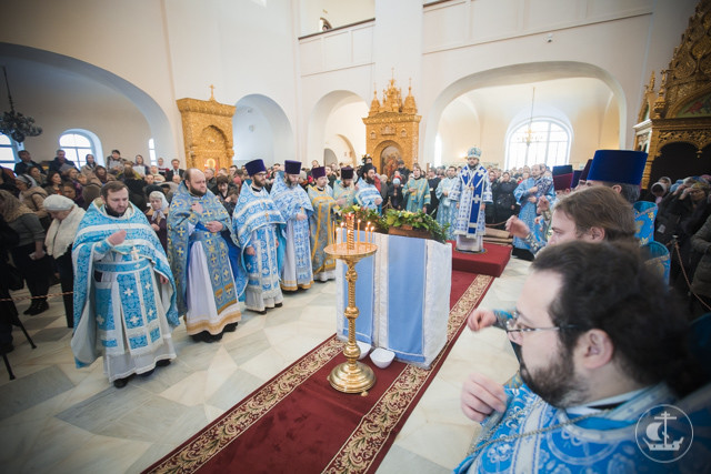 Православная молодежь прошла крестным ходом по улицам Санкт-Петербурга