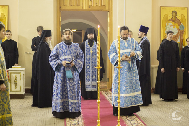 Накануне праздника Сретения Господня Архиепископ Амвросий совершил всенощное бдение в академическом храме