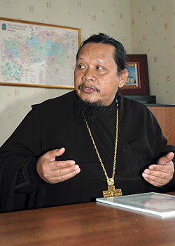 Иеромонах Иоасаф (Тандибиланг): Нужно показывать, как Православие меняет жизнь человека