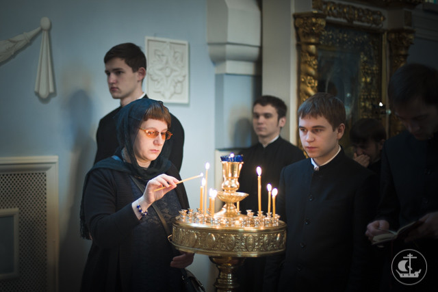 Учащиеся Духовной академии приступили к Таинству Святой Евхаристии