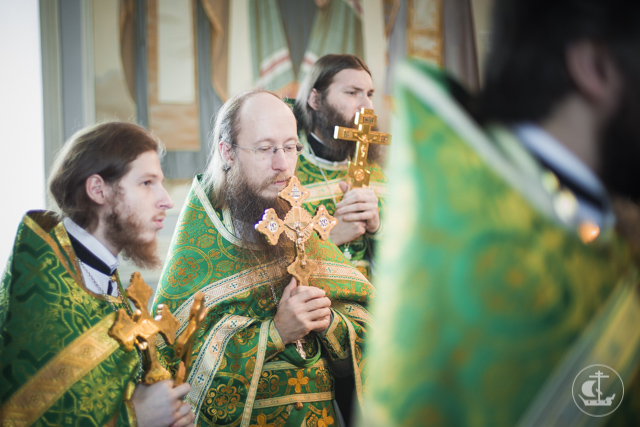 В праздник Входа Господня в Иерусалим архиепископ Амвросий совершил священническую и диаконскую хиротонии