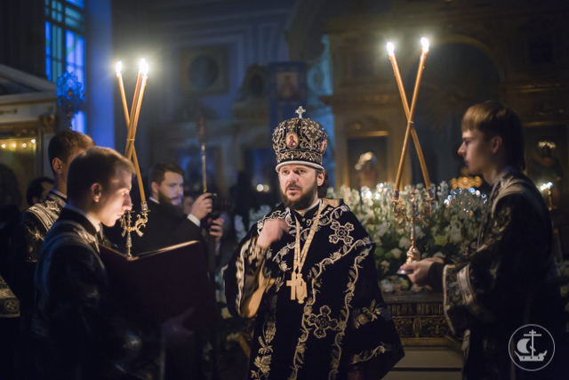 Архиепископ Амвросий совершил утреню Великой Субботы с чином погребения Плащаницы