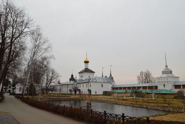 Воспитанницы Регентского и Иконописного отделений посетили святыни Ярославской и Ростовской земель