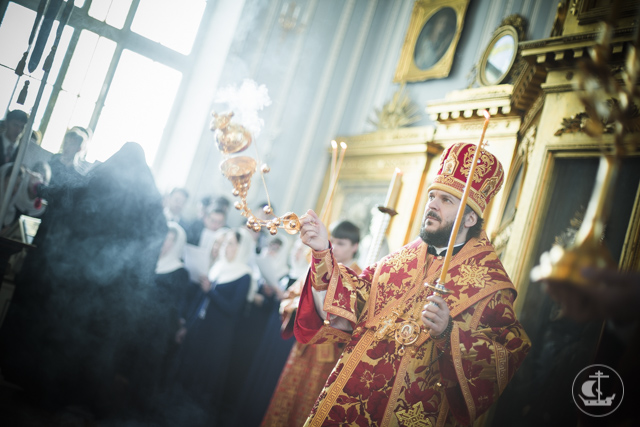 Архиепископ Амвросий поздравил сотрудниц и студенток Духовной академии с праздником святых жен-мироносиц