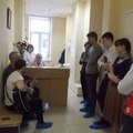 Жителей блокадного Ленинграда поздравили с Днем Победы учащиеся духовной академии