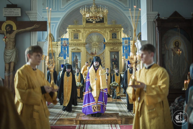 «Лучи, просвещающие Русскую землю». Духовная академия почтила память всех Русских святых