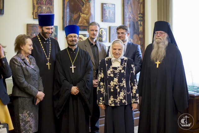 Архиепископу Петергофскому Амвросию вручен орден Дружбы