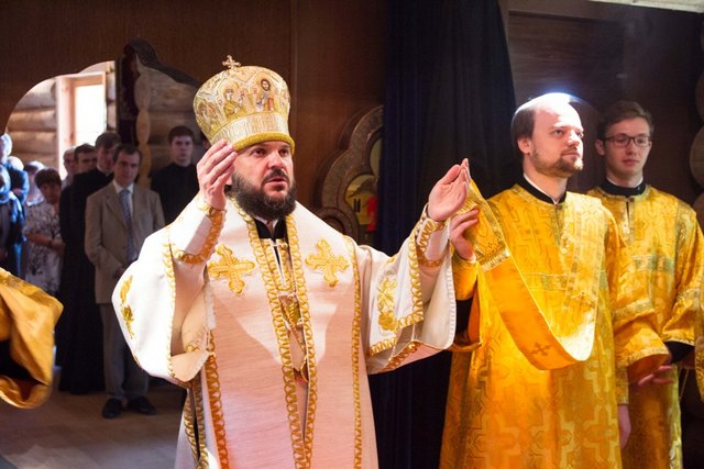 Архиепископ Петергофский Амвросий совершил воскресное богослужение в храме Русской семинарии в Париже