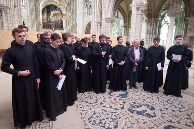 Студенты Санкт-Петербургской духовной академии посетили святыни и достопримечательности Франции