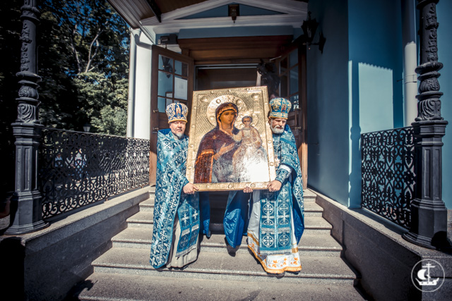 Храм Смоленской иконы Божией Матери на Смоленском кладбище Петербурга отметил 225-летие