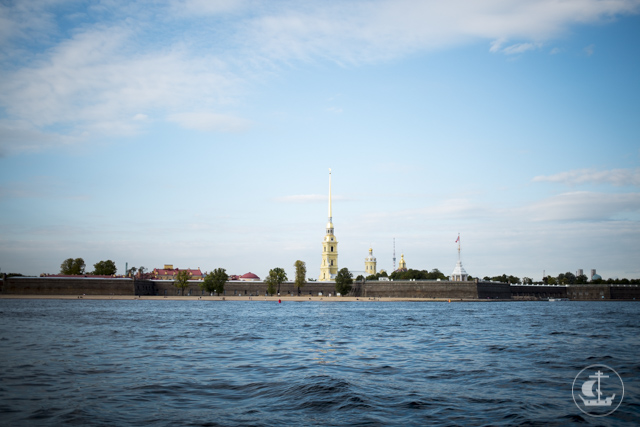 «Невы державное теченье, береговой ее гранит…»: студенты-первокурсники прошлись с обзорной экскурсией по рекам и каналам Санкт-Петербурга