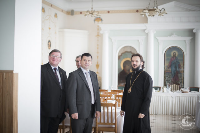 Архиепископ Амвросий встретился с руководителем и сотрудниками ОВЦС РСЕХБ