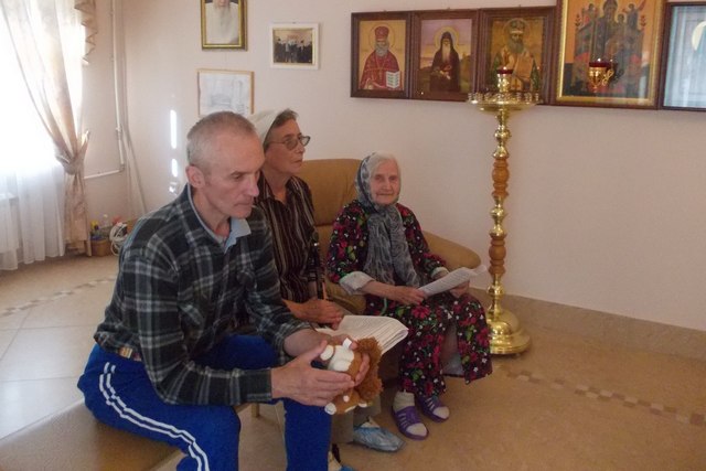 В Международный день пожилого человека студенты Духовной Академии посетили Гериатрический центр в Кронштадте