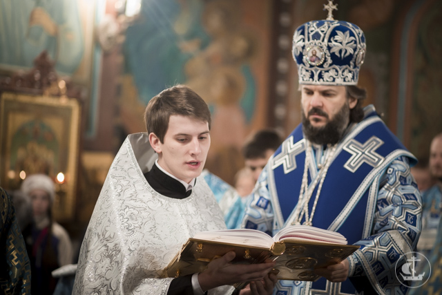 Архиепископ Амвросий совершил Литургию в Петропавловском соборе Петергофа