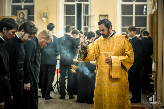 Архиепископ Амвросий совершил воскресные богослужения в академическом храме
