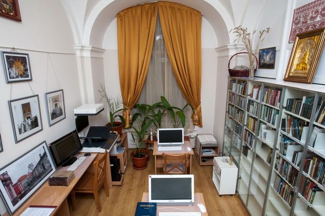 В общедоступной библиотеке Александро-Невской Лавры открылся электронный читальный зал