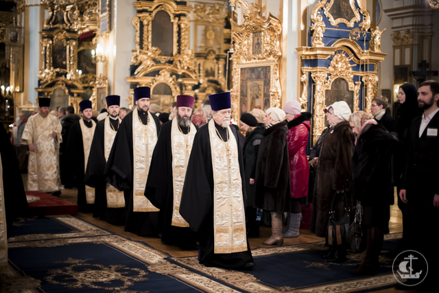 Архиепископ Амвросий возглавил богослужение в Николо-Богоявленском морском соборе накануне престольного праздника