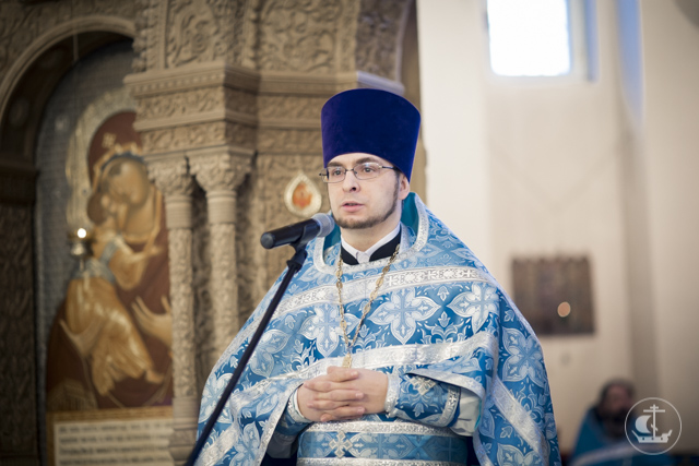 В Петербурге молитвой и крестным ходом отметили Международный день православной молодежи