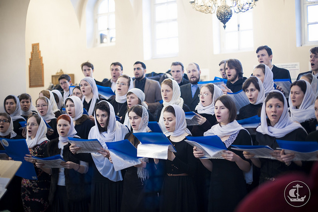 В Петербурге молитвой и крестным ходом отметили Международный день православной молодежи 