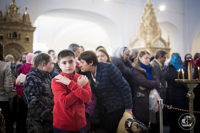 В Петербурге молитвой и крестным ходом отметили Международный день православной молодежи 