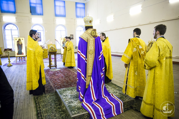 Епископ Амвросий совершил молебен в храме Двенадцати апостолов