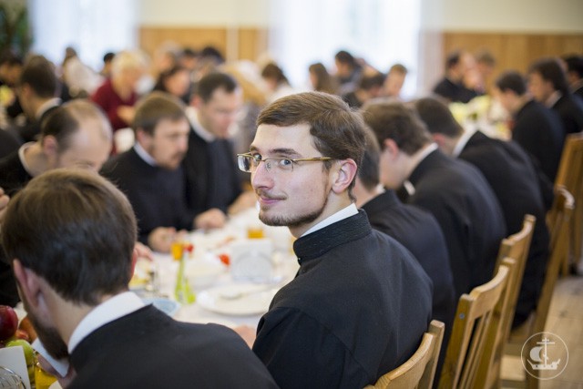 Престольный праздник Петербургской духовной академии завершился праздничным обедом