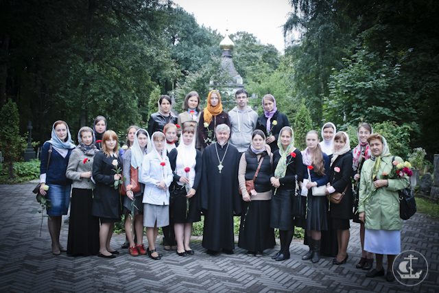 Первокурсники побывали у петербургских святынь