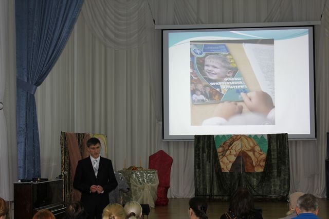 Аспирант академии выступил на общешкольном родительском собрании в Санкт-Петербургской школе-интернате № 9