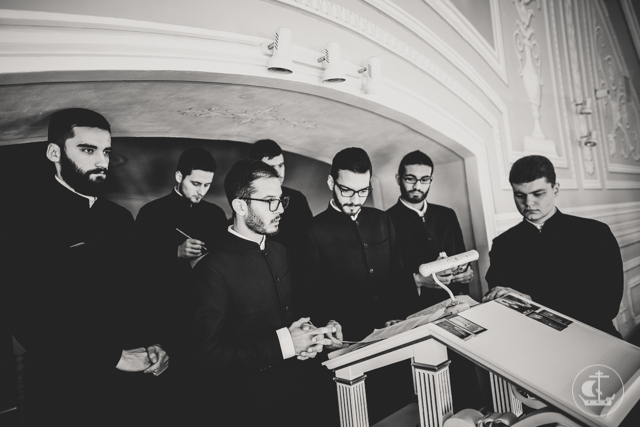 Хор иностранных студентов Академии пел за архиерейским богослужением в субботу Лазареву