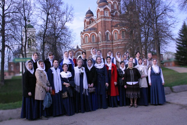 Воспитанницы Регентского и Иконописного отделений посетили святыни Москвы и Подмосковья (+ФОТО)
