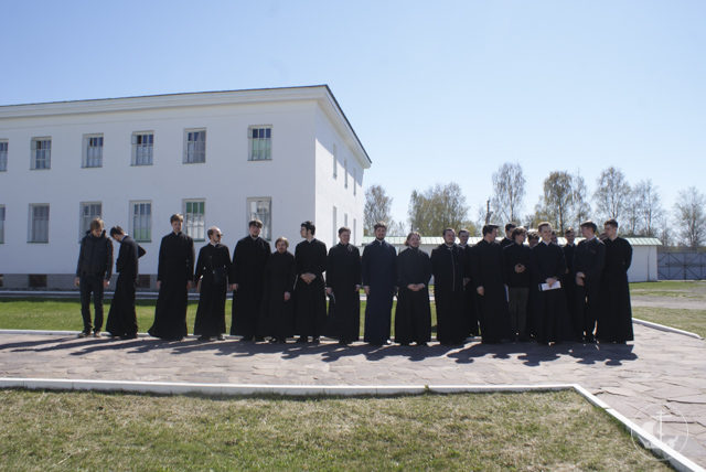 Студенты Духовной Академии посетили святыни Тихвинской епархии