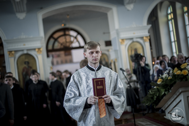 Участники Антикризисного форума и гости из Финляндии молились за праздничным бдением в академическом храме 