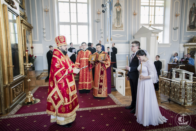 Архиепископ Амвросий совершил Таинство Венчания 