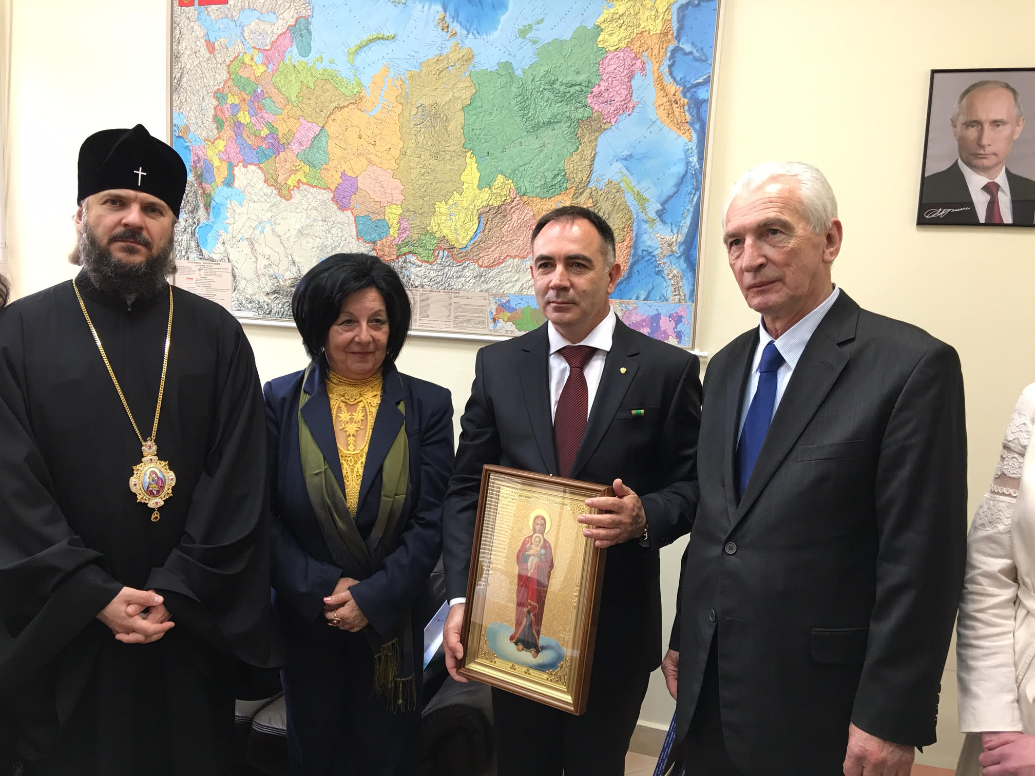 Архиепископ Петергофский Амвросий принял участие в открытии Почетного консульства РФ в Охриде