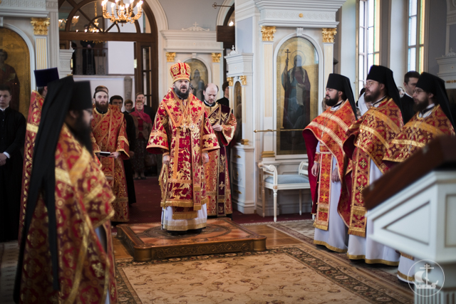В годовщину своей диаконской хиротонии архиепископ Амвросий рукоположил во диакона студента магистратуры 
