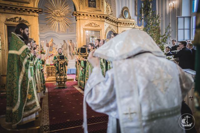 В праздник Святой Троицы архиепископ Амвросий  совершил свою сотую священническую хиротонию 