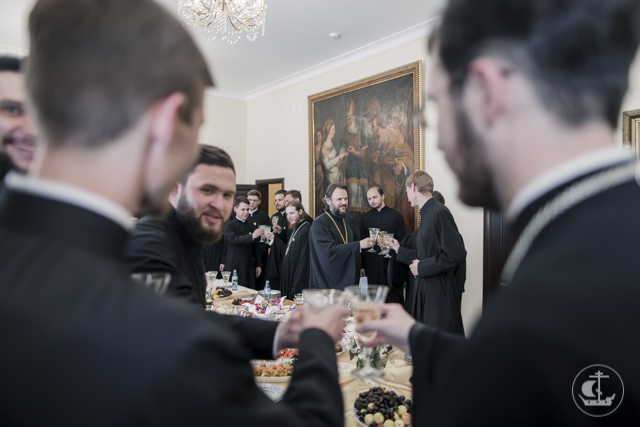 Архиепископ Амвросий встретился с выпускниками аспирантуры и магистратуры