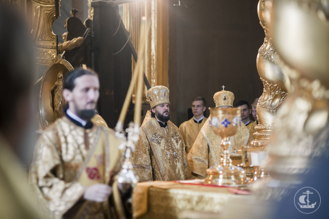 Ректор Академии сослужил Святейшему Патриарху за Литургией в Петропавловском соборе Санкт-Петербурга