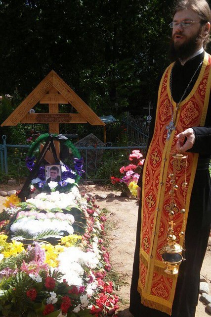 Студенты Академии навестили место захоронения Николая Трофимука