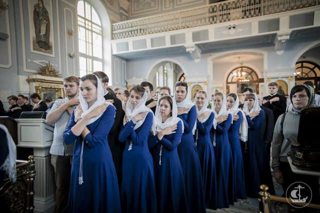 Двенадцать студентов Духовной Академии посвящены во чтецов за воскресными богослужениями
