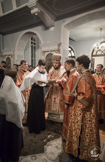 Архиепископ Амвросий постриг во чтецов 14 студентов Академии