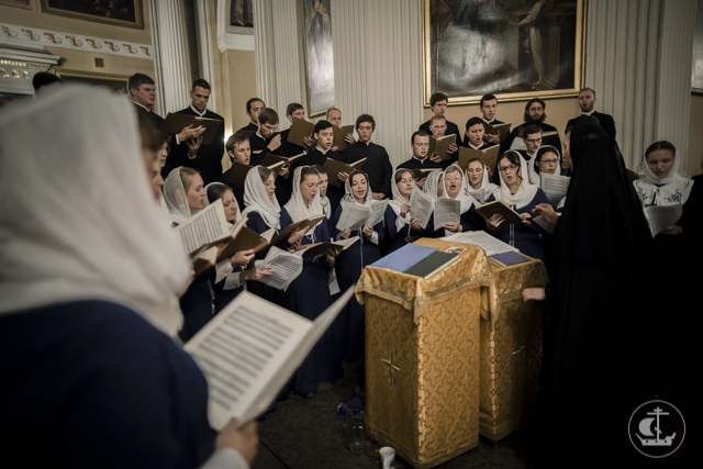 Учащиеся Духовной Академии молились в Александро-Невской лавре накануне дня памяти святого Александра Невского