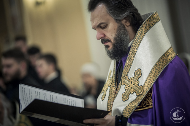 Студенты Духовной Академии поклонились мощам преподобного Силуана Афонского