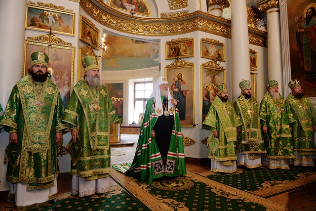 Архиепископ Амвросий сослужил Святейшему Патриарху Кириллу в Даниловом монастыре
