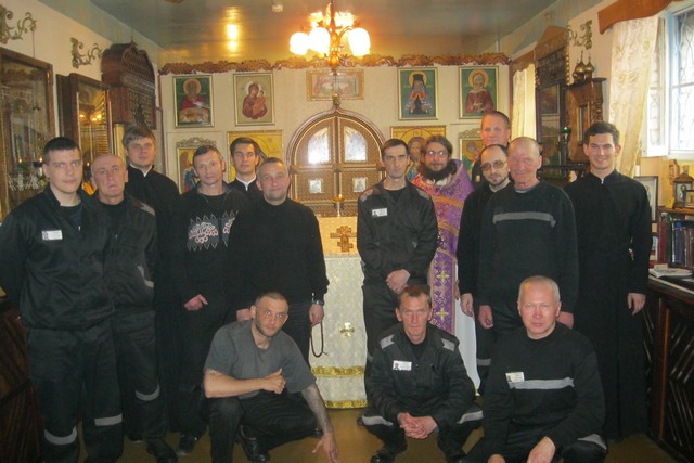 Студенты Духовной Академии почтили Воздвижение Креста вместе с заключенными ИК №6