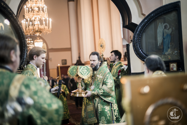 Архиепископ Амвросий сослужил митрополиту Варсонофию в кафедральном храме Гатчинской епархии