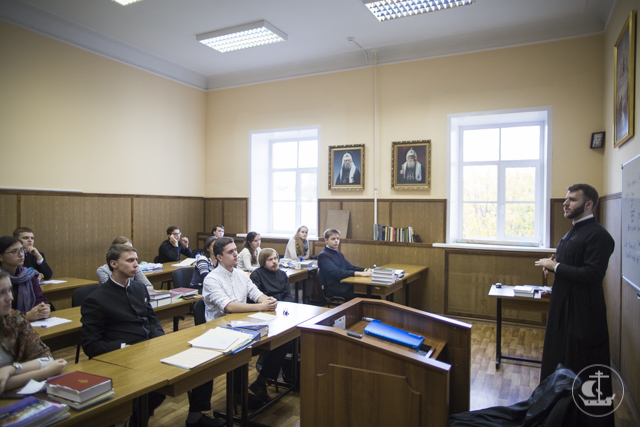 В Академии прошло первое в учебном году занятие по изучению русского жестового языка