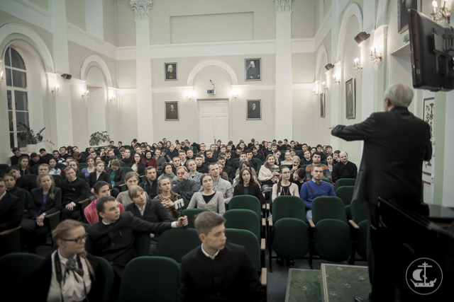 Болгарский пианист провел учащихся Академии по «музыкальному Эрмитажу»