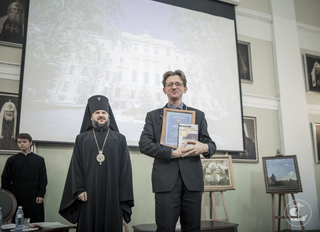 Четыре автора Издательства Санкт-Петербургской Духовной Академии получили призы в конкурсе «Просвещение через книгу»